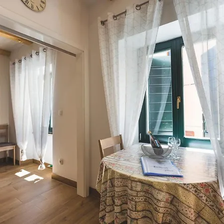 Vinea App -withe Br. 2 Umag